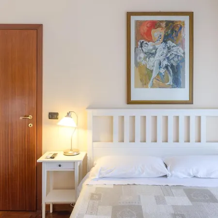 Room Elegant White - Rome